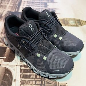 On Running Cloud 5 Push Trainers Swiss Engineering Shoes Women Size 8.5 No Box